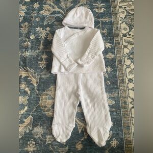 Gerber 0-3 month White Baby Outfit with Hat, never worn